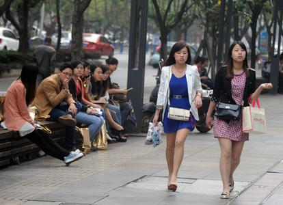 女病毒学家给自己注射病毒